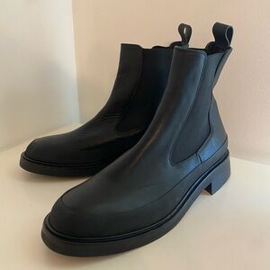 FRAME-Women's Le Holland Leather & Rubber
Chelsea Black Boots 38.5 NEW
